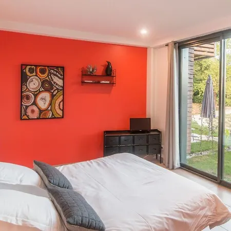 Plein Soleil Avec Jacuzzi Privatif Et Parking Prive Apartment Sarlat-la-Caneda Exterior photo