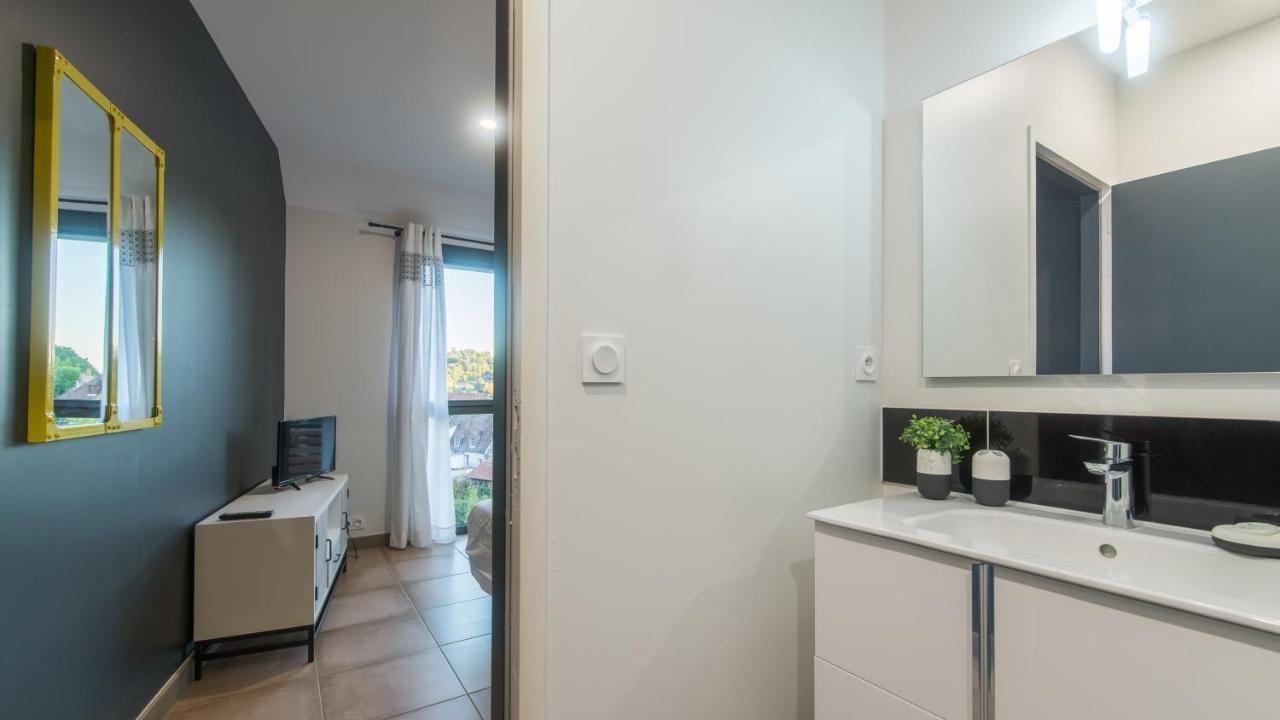 Plein Soleil Avec Jacuzzi Privatif Et Parking Prive Apartment Sarlat
